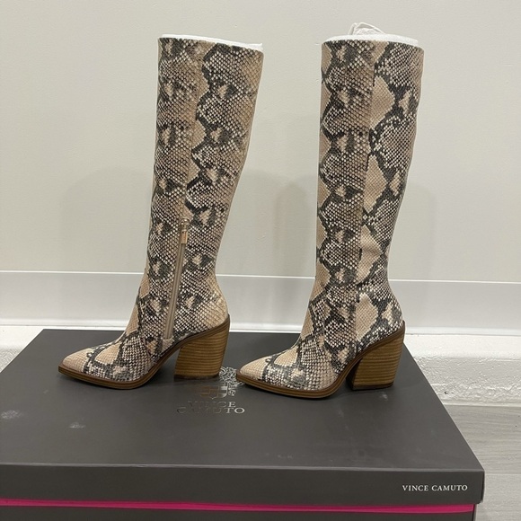 Vince Camuto Gravana Knee High Boot Natural Warm Roccia Snakeprint Size 5 - Picture 3 of 9